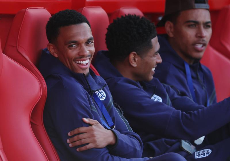 Trent gia nhap Real anh 1