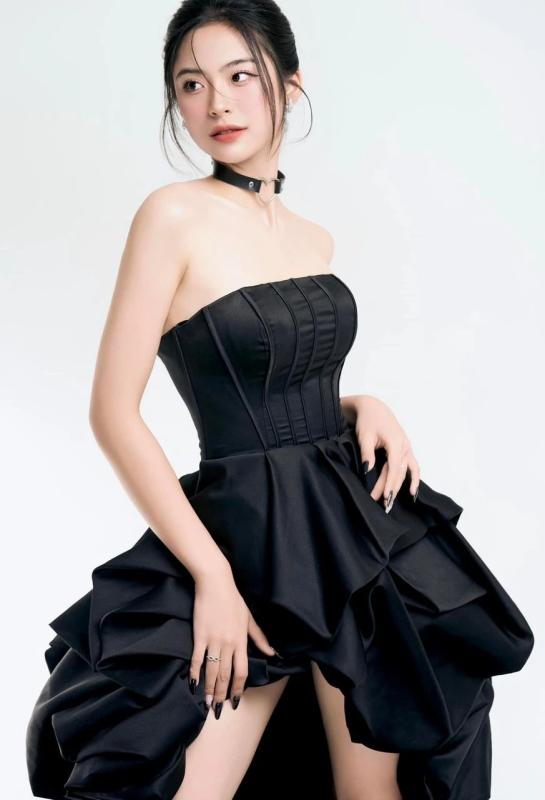 hoa hau Viet Nam,  A hau Van Nhi,  Van Nhi,  Truc linh anh 1