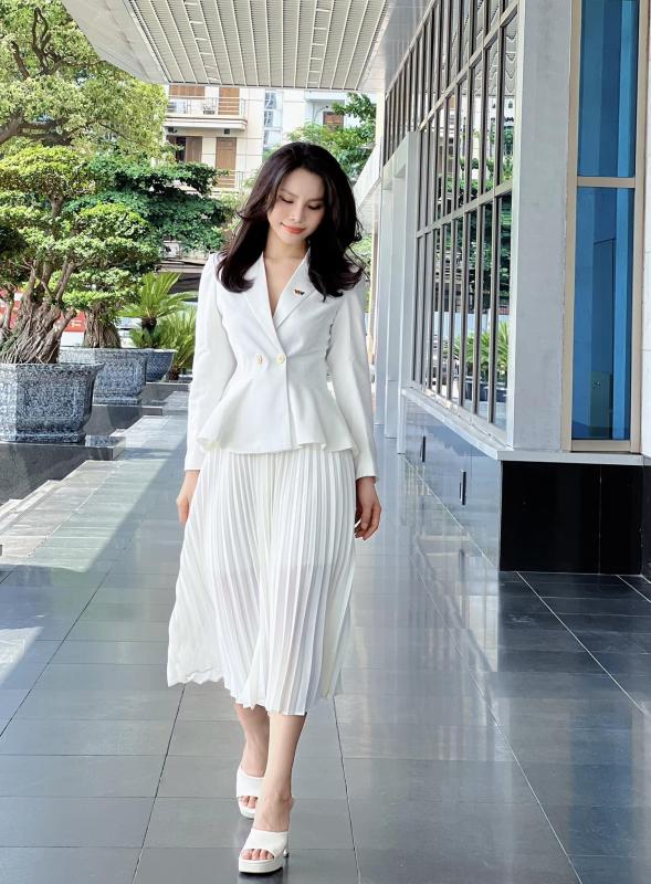 Vu Hong Viet,  Thuy Anh,  HLV Hong Viet anh 8