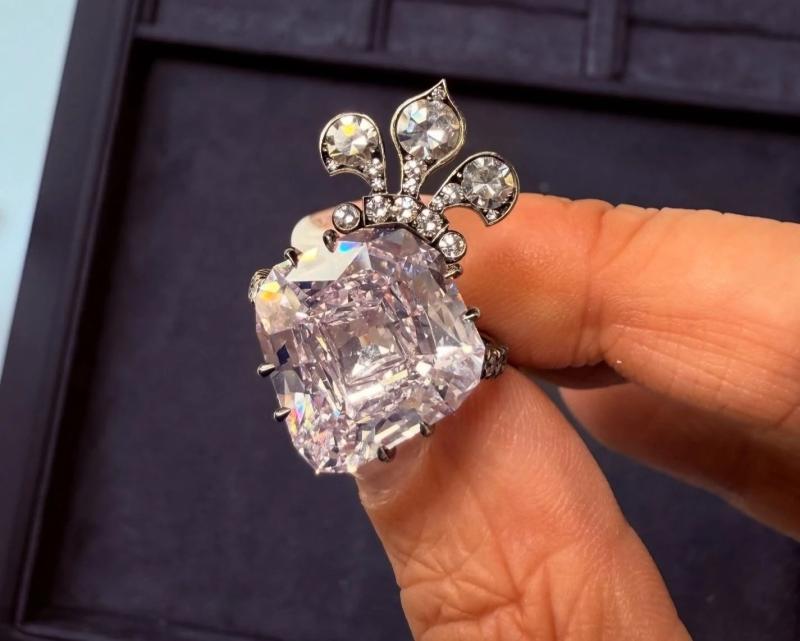kim cuong tim hong,  kim cuong hinh dieu,  Marie Antoinette,  Magnificent Jewels,  Christie's,  Christie's My,  Marie-Therese Pink anh 1