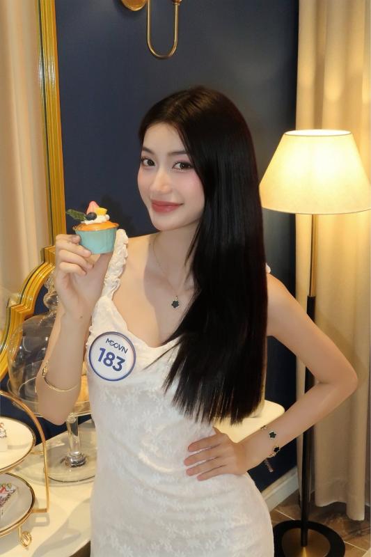 hoa hau hoan vu,  hoang kim ngan,  khuon mat dep anh 5