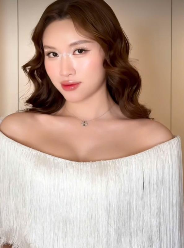Newsfeed Rate,  Huong Lien,  Tran Bich Hanh,  Van Thanh,  ban gai Van Thanh,  bong da,  the thao,  WAG Viet,  cau thu Viet,  Tuyet Lan,  Thanh Thanh Huyen,  Pong Chuan anh 7