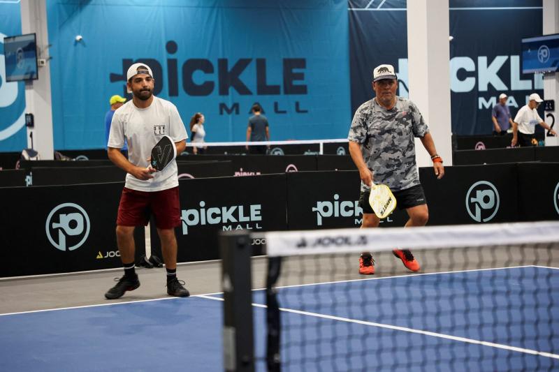 san pickleball My,  san pickleball trong nha,  choi pickleball trong nha,  san pickleball,  nguoi choi pickleball,  trang phuc pickleball,  trung tam thuong mai,  trung tam mua sam anh 1