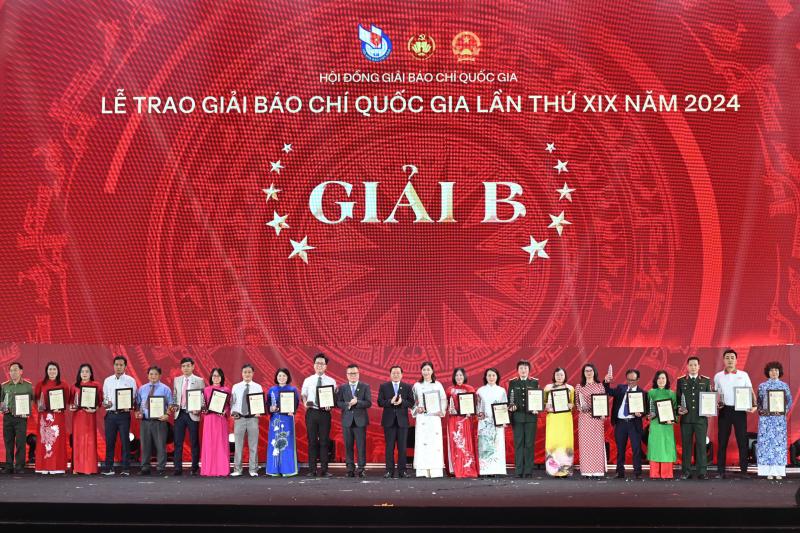 Giai bao chi,  ky niem bao chi,  le trao giai,  giai thuong bao,  bao chi sang tao anh 11