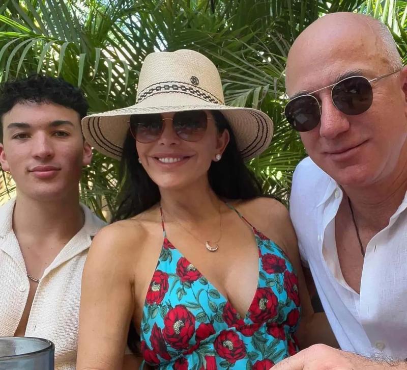 Dam cuoi Jeff Bezos anh 2