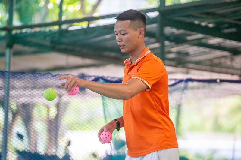 pickleball tre em, hoc pickleball he, khoa hoc pickleball, pickleball ha noi, san choi he, tre em nghi he, mon the thao he, pickleball cho be, lop hoc pickleball, pickleball la gi, tre em choi the thao, van dong mua he, trai he the thao, pickleball de choi, hoat dong he cho be, the thao tre em, san choi pickleball, hoc phi pickleball, pickleball pho vinh hung anh 2