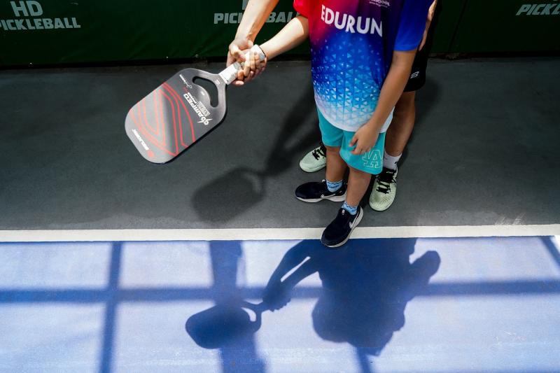pickleball tre em, hoc pickleball he, khoa hoc pickleball, pickleball ha noi, san choi he, tre em nghi he, mon the thao he, pickleball cho be, lop hoc pickleball, pickleball la gi, tre em choi the thao, van dong mua he, trai he the thao, pickleball de choi, hoat dong he cho be, the thao tre em, san choi pickleball, hoc phi pickleball, pickleball pho vinh hung anh 8