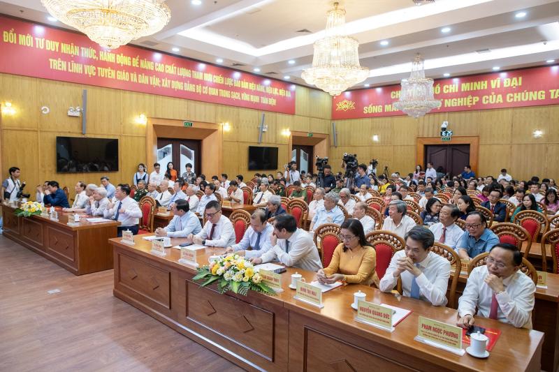 100 Bao chi anh 1