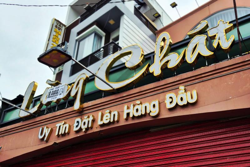 long chat bi phat anh 1