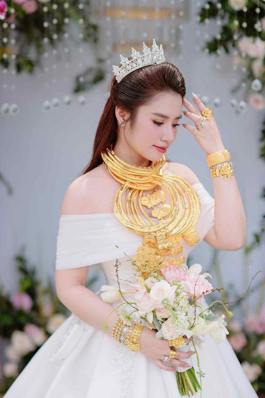 co dau duoc tang vang anh 1