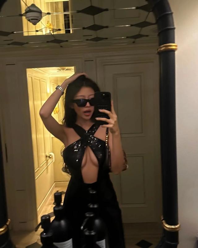 tieu thu chau A,  influencer,  Skyelar Chase,  D&G,  Valentino,  YSL,  Miu Miu,  Rimowa,  Victoria's Secret anh 9