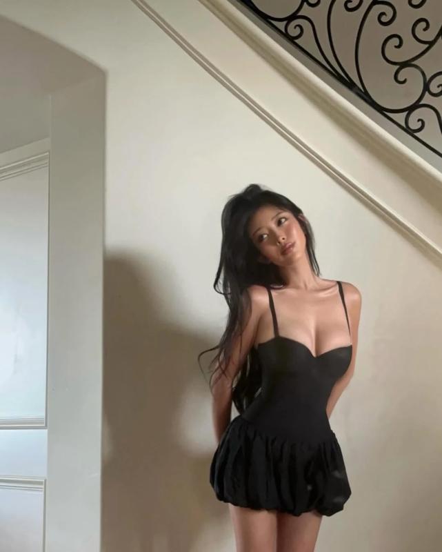 tieu thu chau A,  influencer,  Skyelar Chase,  D&G,  Valentino,  YSL,  Miu Miu,  Rimowa,  Victoria's Secret anh 12