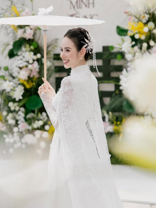 Newsfeed Rate,  Huong Lien,  Tran Bich Hanh,  Van Thanh,  ban gai Van Thanh,  bong da,  the thao,  WAG Viet,  cau thu Viet,  Tuyet Lan,  Thanh Thanh Huyen,  Pong Chuan anh 4