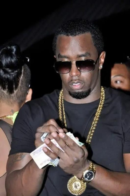 Diddy,  phien toa,  tiec trang,  nhan chung anh 1