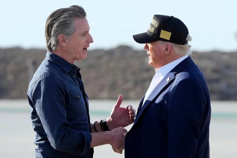 Donald Trump va Gavin Newsom anh 2