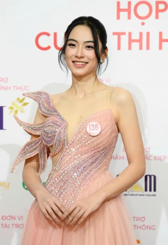 hoa hau Viet Nam,  hoa hau hoan vu,  miss cosmo,  hoa hau trai dat,  nhan hang anh 3