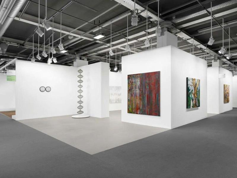 art basel, nghe thuat duong dai, hoi cho nghe thuat, basel thuy si, trien lam nghe thuat, tac pham nghe thuat, thi truong nghe thuat, phong tranh noi tieng, gioi suu tap nghe thuat, cy twombly, barbara kruger, david zwirner, hauser & wirth, thaddaeus ropac, jonas staal, spruth magers, gioi nghe thuat toan cau, nghe si quoc te, suu tap nghe thuat, chu de chinh tri, tac pham sieu thuc, tac pham tich cuc, nghe thuat phan khang, dau tu nghe thuat, gia tranh cao, nghe thuat an toan, nghe thuat hien dai, giam tuyen nghe thuat, art basel 2025, buc tranh dat gia anh 2