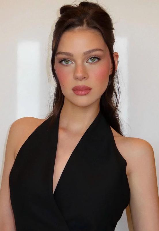 Nicola Peltz,  con dau,  Brooklyn anh 1