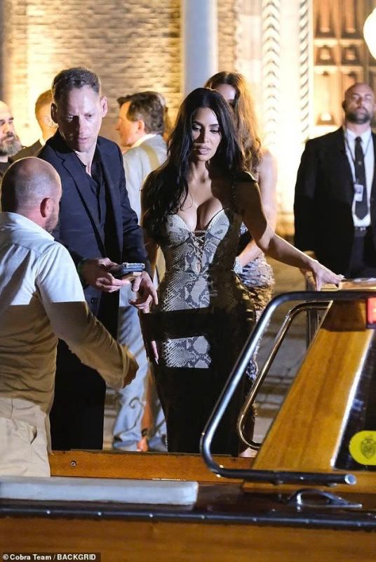 Jeff Bezos,  Lauren Sanchez anh 4