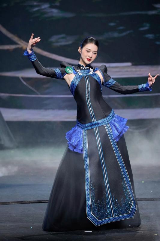 Tram anh,  hoa hau Trai Dat anh 2