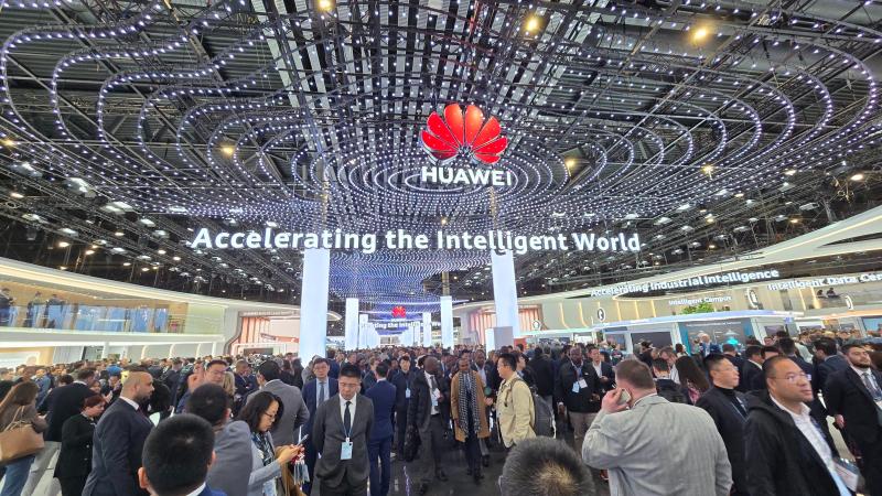 Huawei bi My cam anh 1