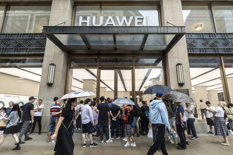 Huawei bi My cam anh 2