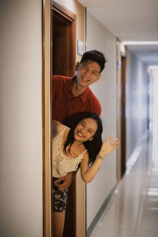 vo chong lech chieu cao anh 1