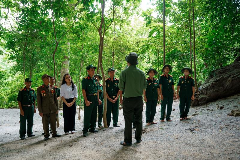 Hang Chi Huy anh 3