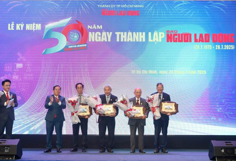 Bao Nguoi Lao Dong anh 10