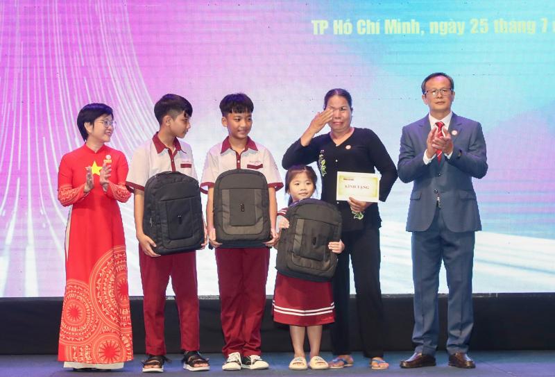 Bao Nguoi Lao Dong anh 15