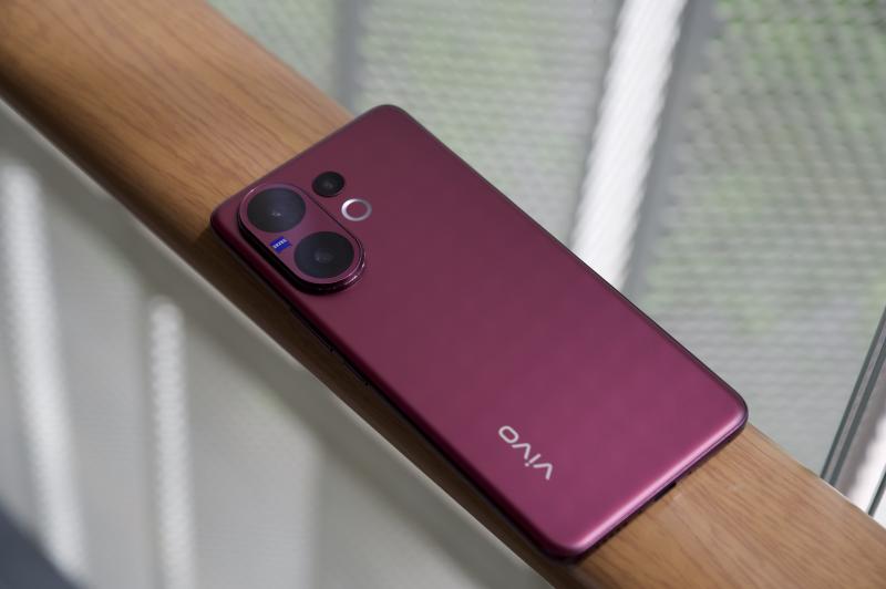 smartphone pin lon anh 1