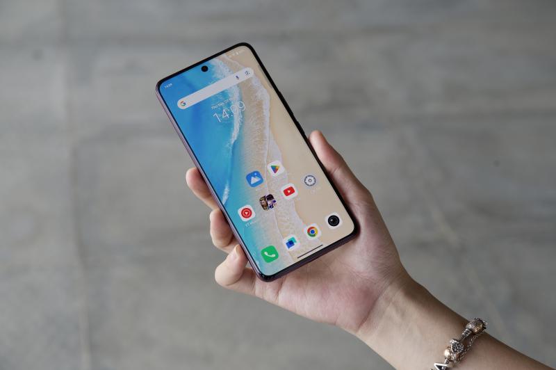 smartphone pin lon anh 3