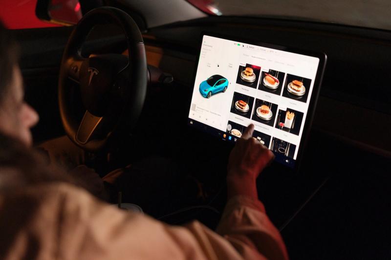 tram sac Tesla,  Tesla Diner te,  Elon Musk that bai,  Cybertruck bi che,  am thuc Tesla,  phe binh Tesla anh 7