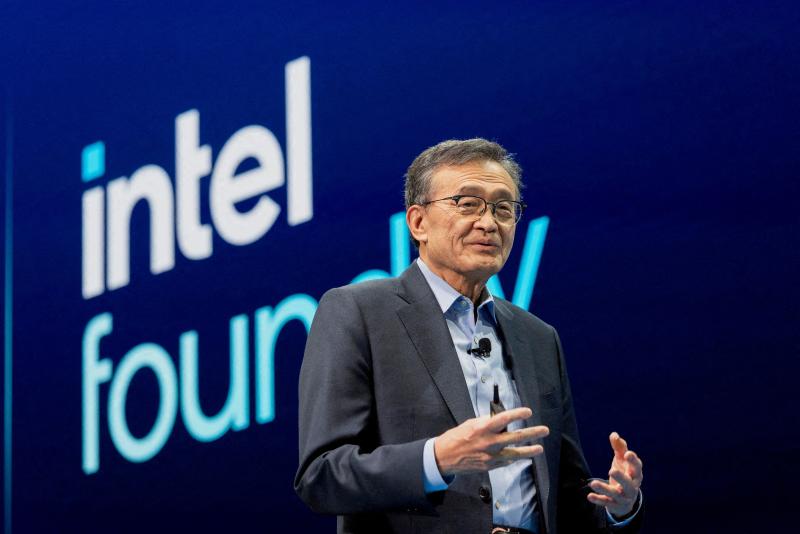 CEO Intel Lip-Bu Tan,  SoftBank dau tu Intel,  khung hoang Intel,  Intel thua lo anh 4