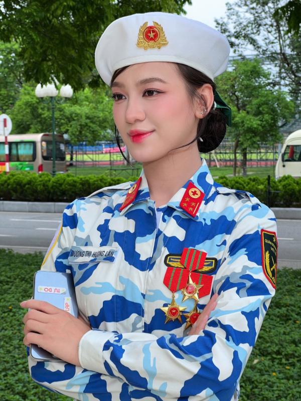 nu chien si,  chien si A80,  khoi Quan y,  nu Quan y,  nu chien si makeup,  Ngo Lam Phuong,  hoa khoi Quan y anh 2