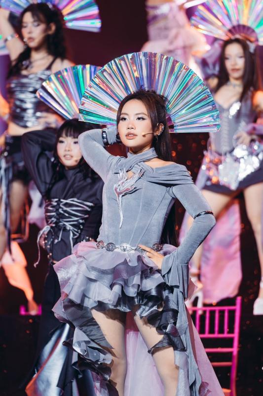 Em xinh "say hi" anh 2