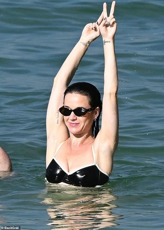 Katy Perry goi cam anh 1