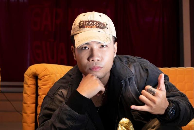 Anh trai “say hi” anh 1