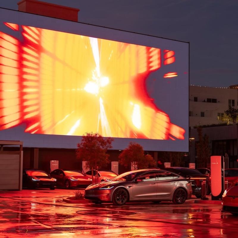 tram sac Tesla,  Tesla Diner te,  Elon Musk that bai,  Cybertruck bi che,  am thuc Tesla,  phe binh Tesla anh 6