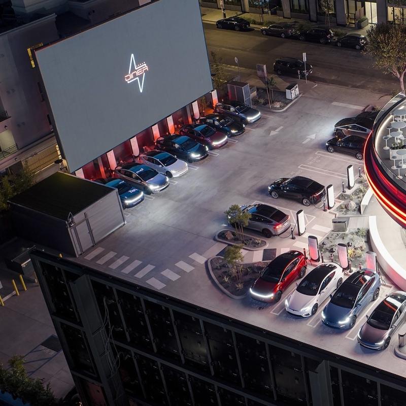 tram sac Tesla,  Tesla Diner te,  Elon Musk that bai,  Cybertruck bi che,  am thuc Tesla,  phe binh Tesla anh 4