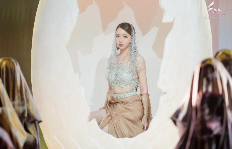 Em xinh "say hi" anh 2