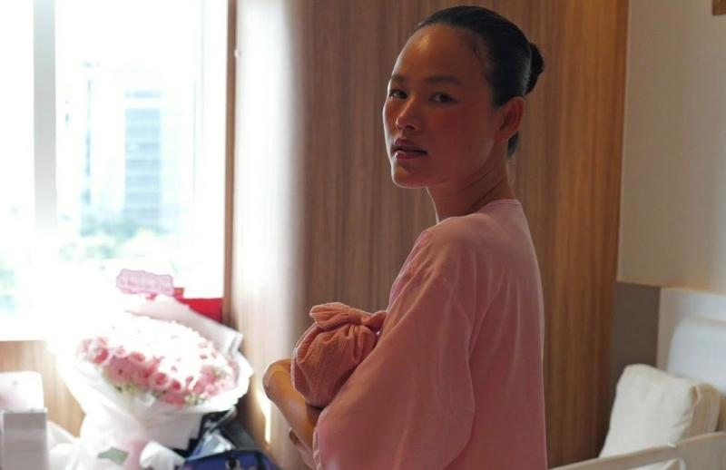 tuyet lan sinh con anh 1