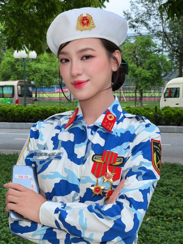 nu chien si,  chien si A80,  khoi Quan y,  nu Quan y,  nu chien si makeup,  Ngo Lam Phuong,  hoa khoi Quan y anh 3