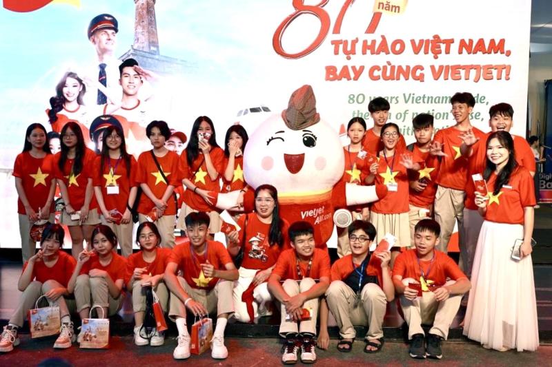 Vietjet Air,  Vietjet anh 10