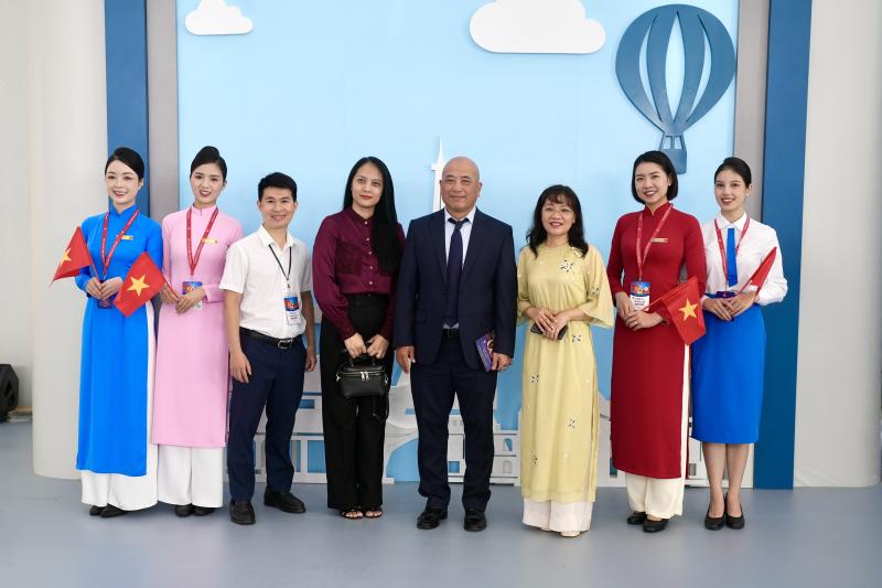 Vietnam Airlines anh 11