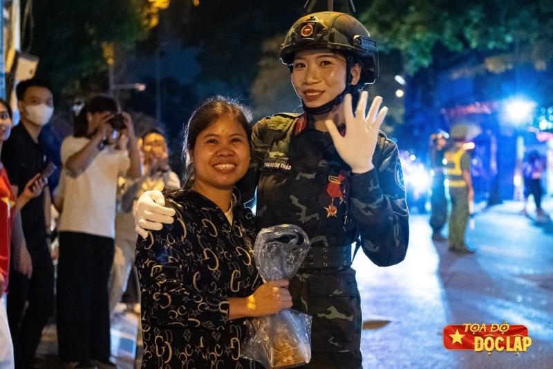 Tong duyet cap Nha nuoc,  ky niem 80 nam,  gap nguoi than. anh 1