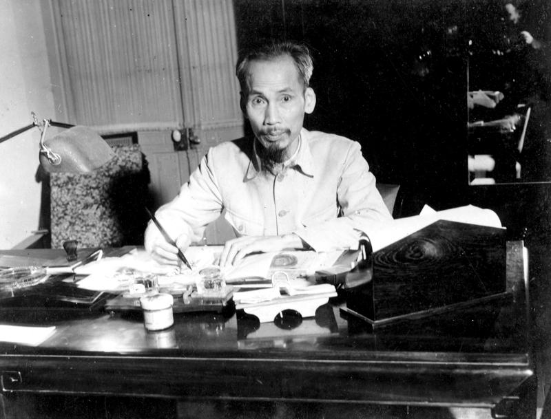 Chu tich Ho Chi Minh anh 1