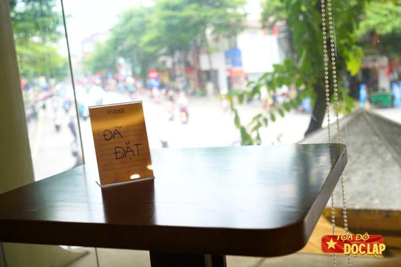 Quan ca phe xem A80, Cho ngoi xem dieu binh, Gia cho ngoi dieu binh, Xem tong hop luyen A80,  Quan ca phe 250k,  Xem dieu binh 2/9, gan Cong vien Thong Nhat anh 1