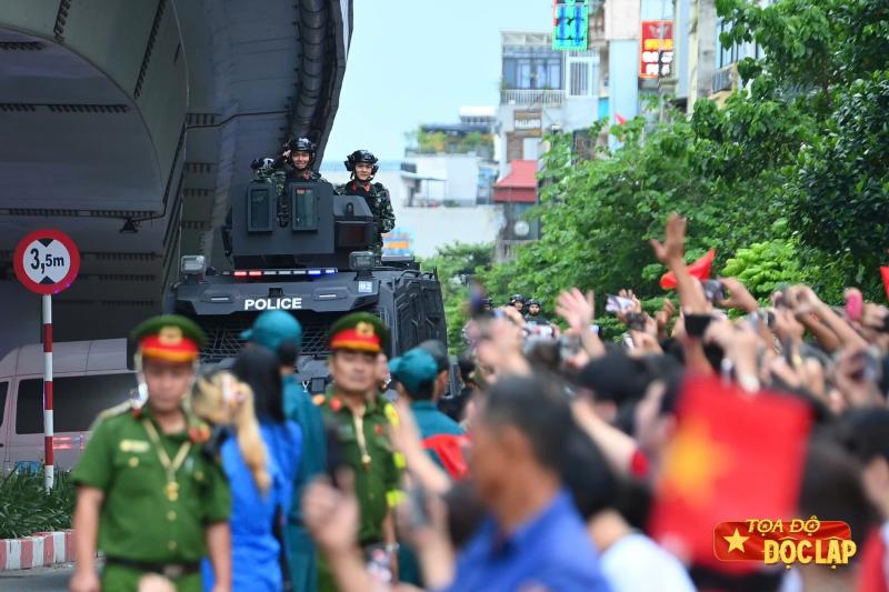 giua vong tay nhan dan anh 9