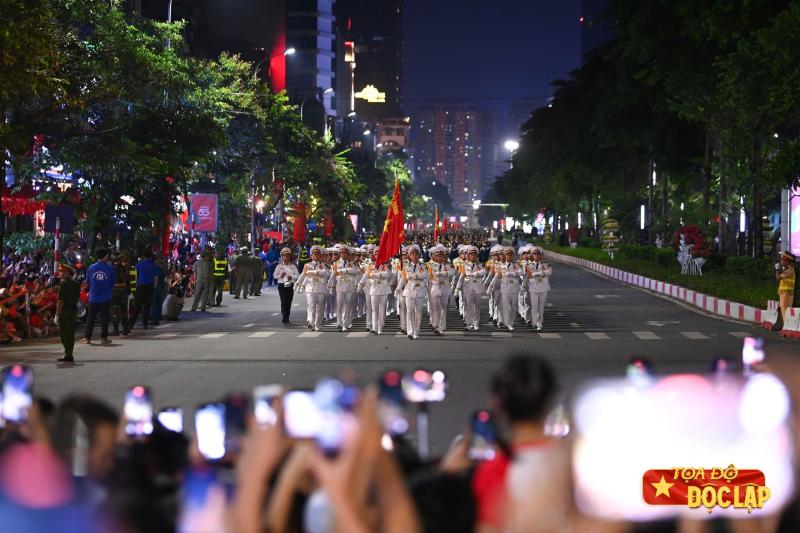 giua vong tay nhan dan anh 6